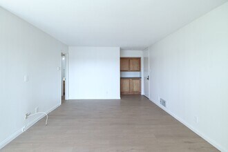 2901 Peninsula Rd in Oxnard, CA - Building Photo - Building Photo