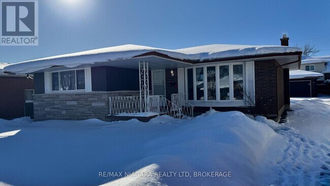 property at 5 St Charles Dr