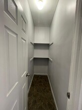 49 Lembeck Ave, Unit 2 in Jersey City, NJ - Foto de edificio - Building Photo