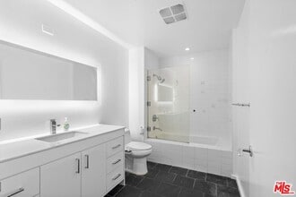 1155 S Grand Ave in Los Angeles, CA - Building Photo - Building Photo