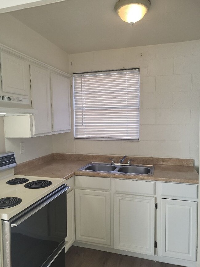 913 Willow St in Reno, NV - Building Photo - Building Photo