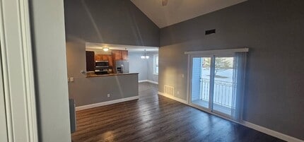 94 Tennis Plaza Rd, Unit 1 in Dracut, MA - Foto de edificio - Building Photo