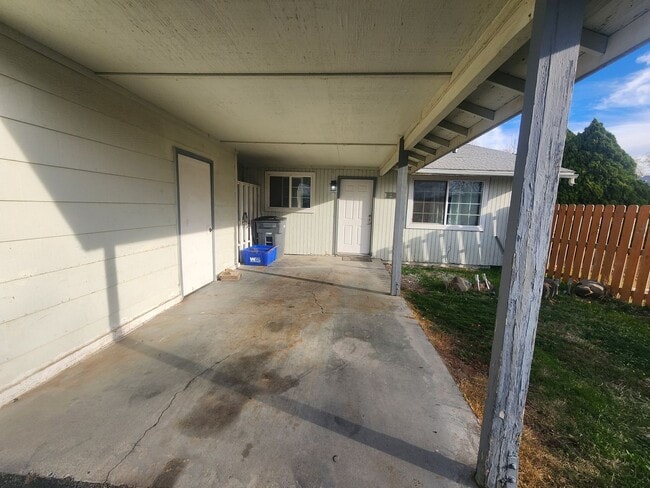 2213 W 12th Ave in Kennewick, WA - Building Photo - Building Photo