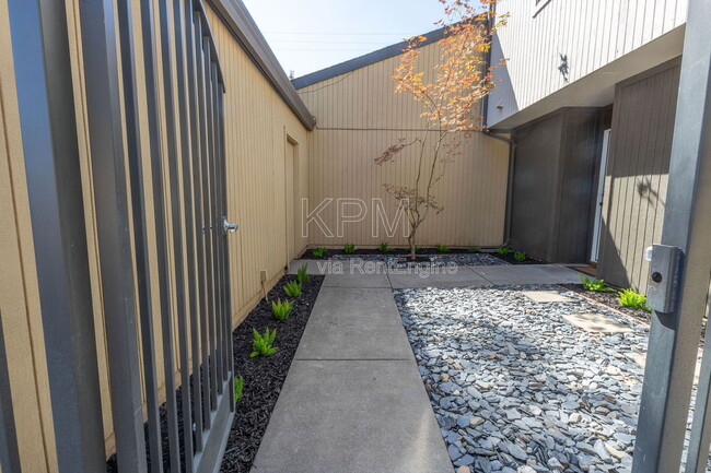 955 Academy St in Woodbridge, CA - Building Photo - Building Photo