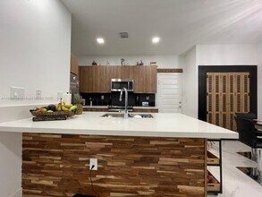 8323 NW 49th St in Doral, FL - Building Photo - Building Photo
