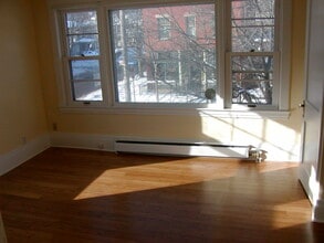 722 W Vine St, Unit 2 in Kalamazoo, MI - Building Photo - Building Photo