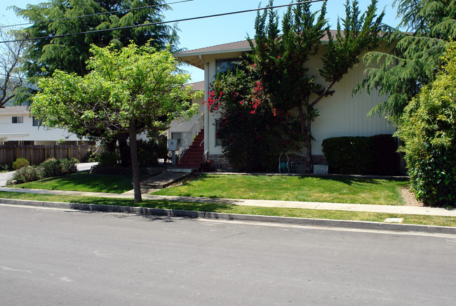 211 Rushmore Ln in Los Gatos, CA - Foto de edificio - Building Photo