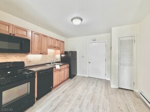 39 Glenridge Ave in Montclair, NJ - Building Photo - Building Photo