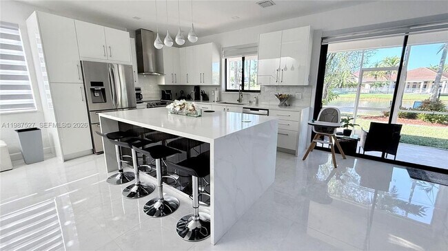 8513 NW 41st St in Sunrise, FL - Foto de edificio - Building Photo