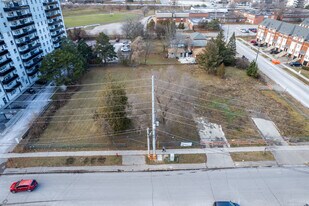 65 Agnes St in Mississauga, ON - Building Photo