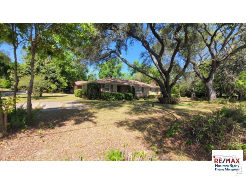 400 W Oakfield Rd in Pensacola, FL - Building Photo