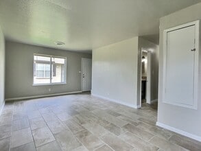 6116 S Madison Plz, Unit B in Tulsa, OK - Building Photo - Building Photo