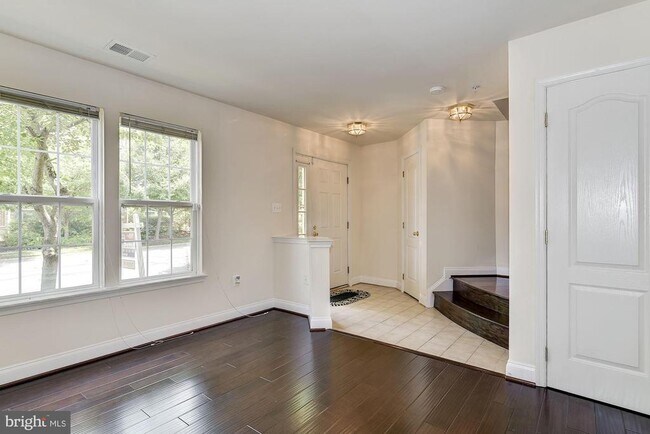 property at 122 Elmcroft Blvd