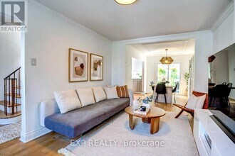 960 Pape Ave in Toronto, ON - Building Photo - Building Photo