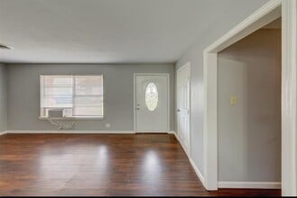 5813 Mentor Dr in Texas City, TX - Building Photo - Building Photo