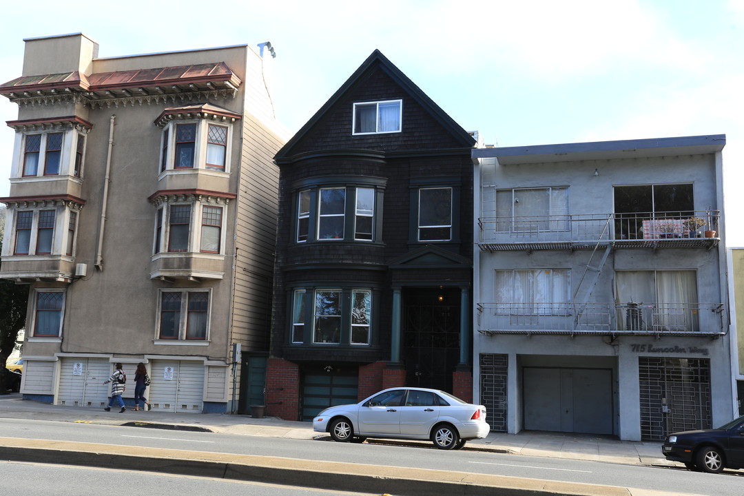 711 Lincoln Way in San Francisco, CA - Building Photo