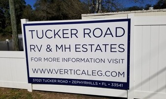 37021 Tucker Rd in Zephyrhills, FL - Building Photo