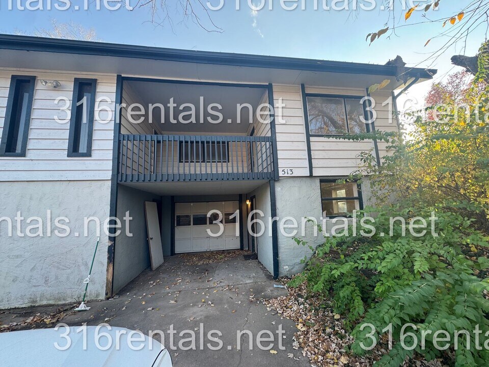 511 Holly Ln in Newton, KS - Building Photo