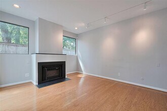 15 Boulevard Green in Bellaire, TX - Building Photo - Building Photo