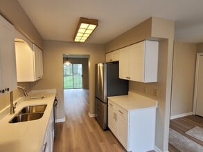 1355 Dunham Ct in Geneva, IL - Building Photo - Building Photo