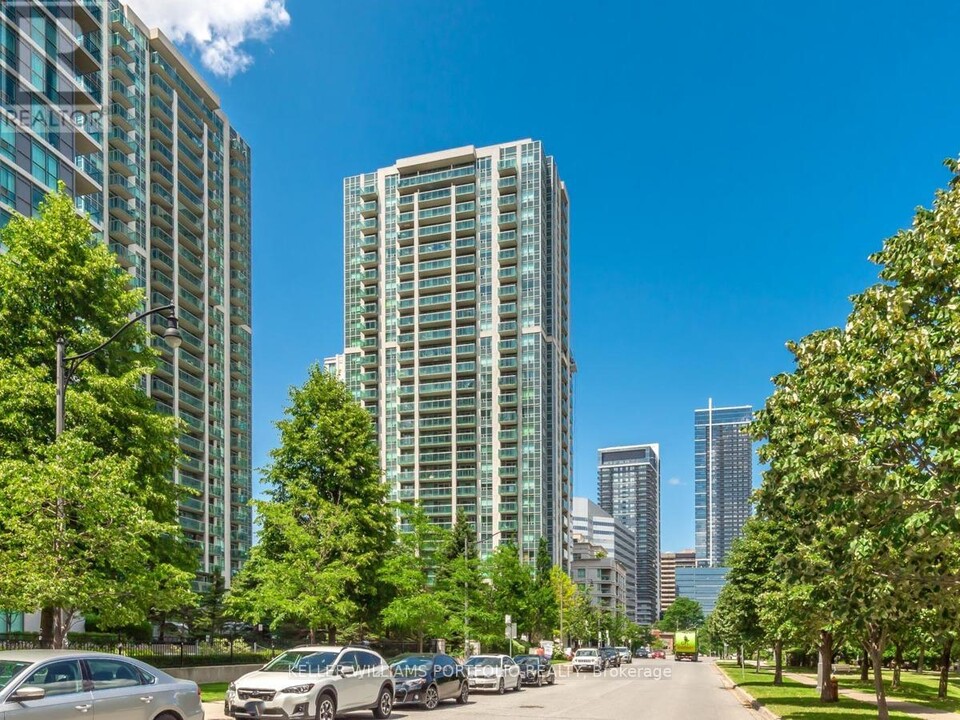 16-316 Harrison Garden Blvd in Toronto, ON - Building Photo