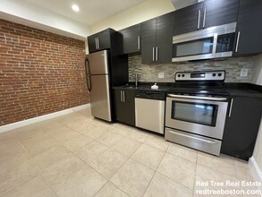 1199 Beacon St, Unit 7 in Brookline, MA - Building Photo - Building Photo