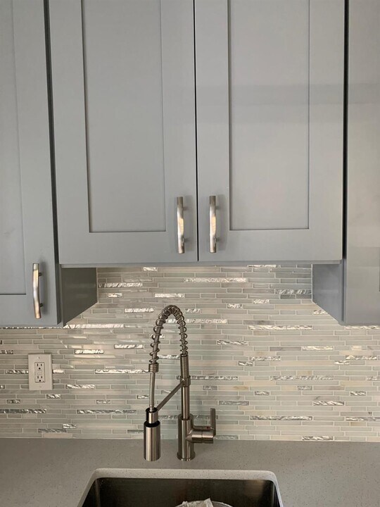 92 Clove Rd in New Rochelle, NY - Building Photo