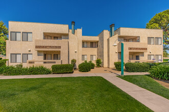 Mesa Creek Apartments in Bakersfield, CA - Building Photo - Building Photo