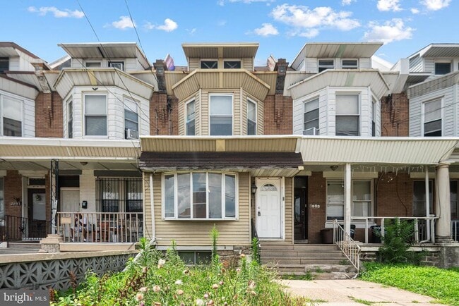 property at 2028 E Ontario St