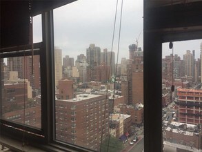 301 E 79th St-Unit -20D in New York, NY - Building Photo - Building Photo