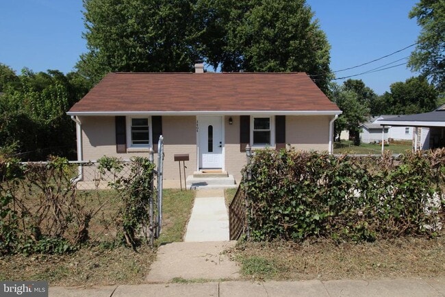 property at 3404 Elmwood Dr