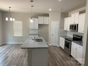 7327 Neal Rd in Charlotte, NC - Building Photo - Building Photo