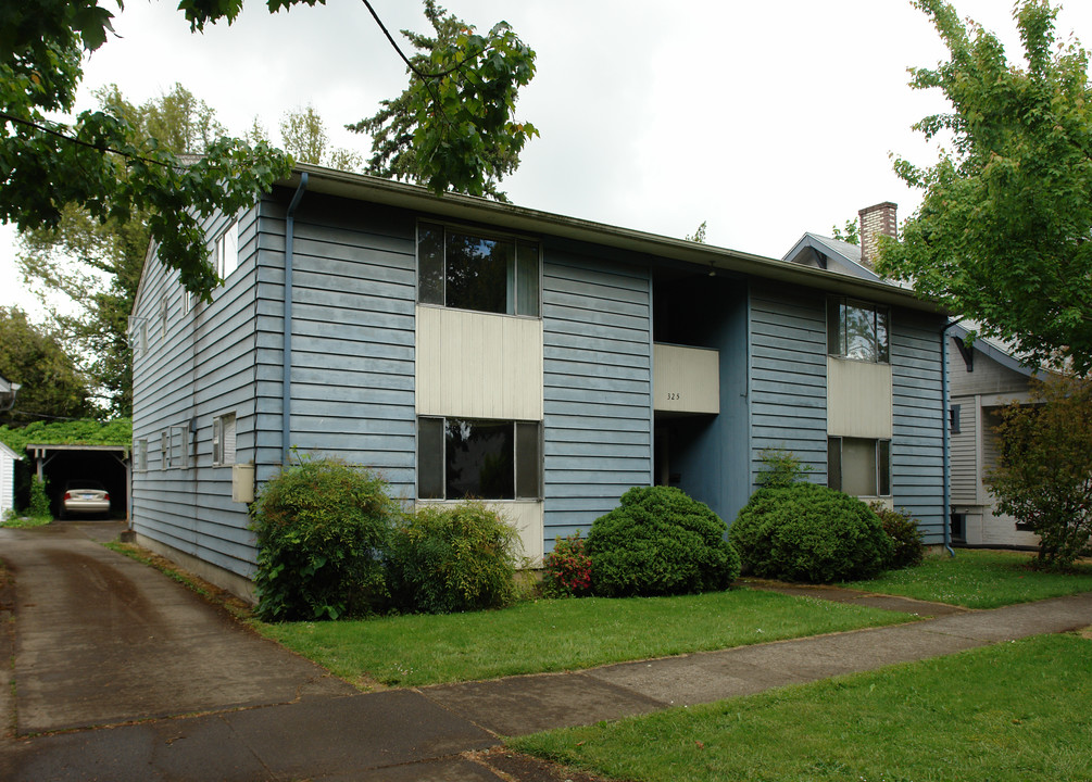 325 NW 9th St in Corvallis, OR - Building Photo