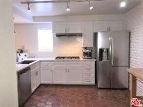13065 Mindanao Way in Marina Del Rey, CA - Building Photo - Building Photo