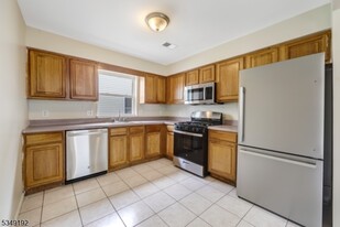 14 Birks Pl in Newark, NJ - Building Photo