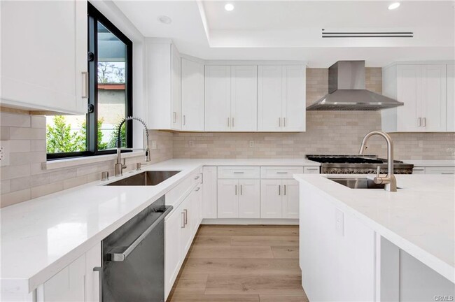 property at 251 S Griffith Park Dr