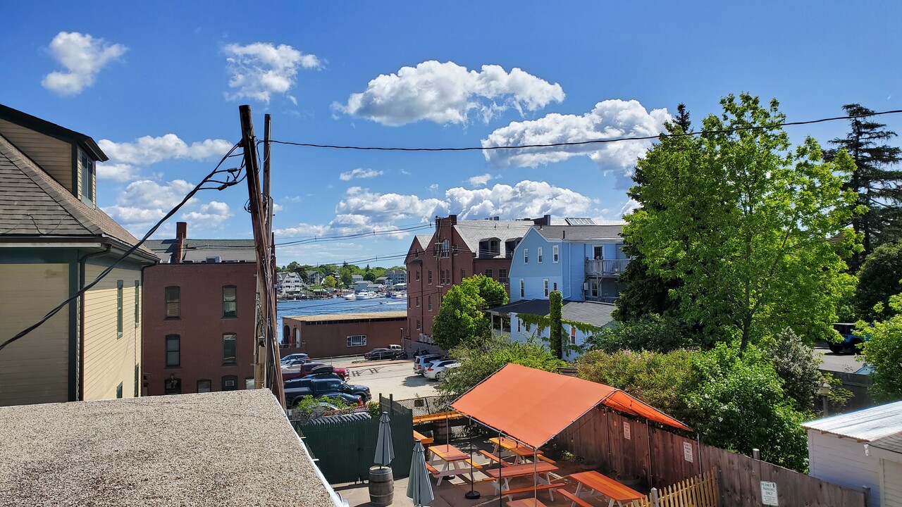 Harbor Hill Place in Portsmouth, NH - Building Photo