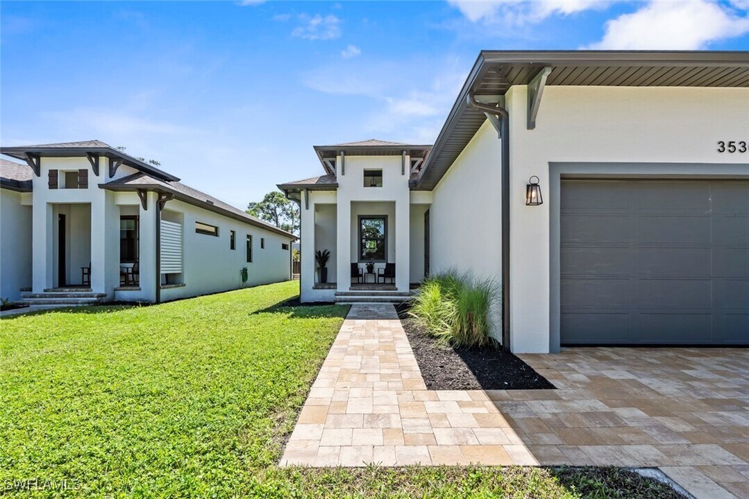 3530 Hibiscus Ave in Naples, FL - Building Photo