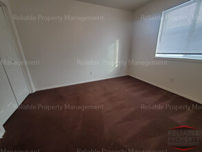 230 W Anderson St, Unit 4 in Idaho Falls, ID - Foto de edificio - Building Photo