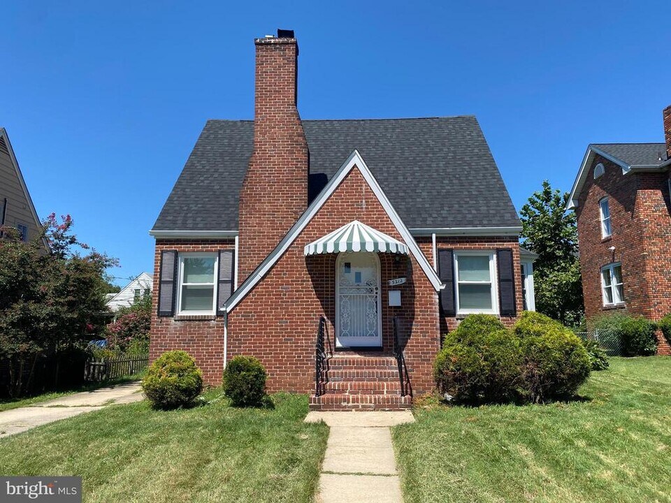 5212 Biddison Ln in Baltimore, MD - Building Photo