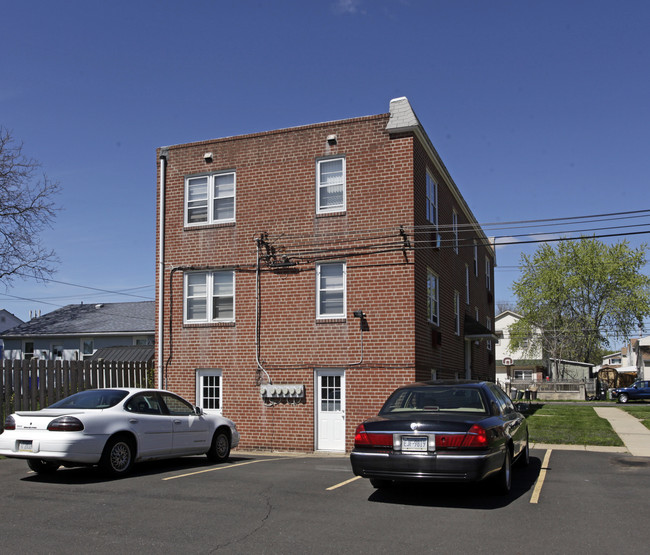 8123 Algon Ave in Philadelphia, PA - Building Photo - Building Photo