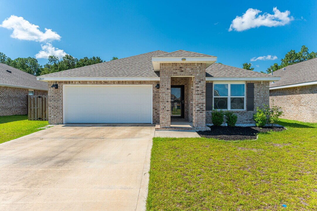 2837 Patriot Ridge Dr in Crestview, FL - Building Photo