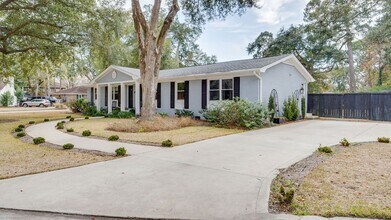 1223 Old wanus Dr in Mount Pleasant, SC - Foto de edificio - Building Photo