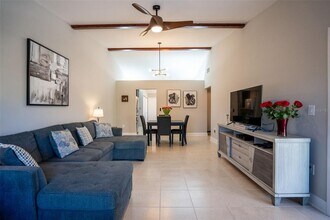 5640 Westwind Ln in Sarasota, FL - Building Photo - Building Photo