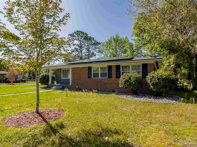1102 E Texar Dr in Pensacola, FL - Building Photo - Building Photo