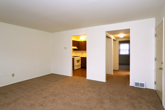 Mayfield Apartments in Valparaiso, IN - Building Photo - Interior Photo