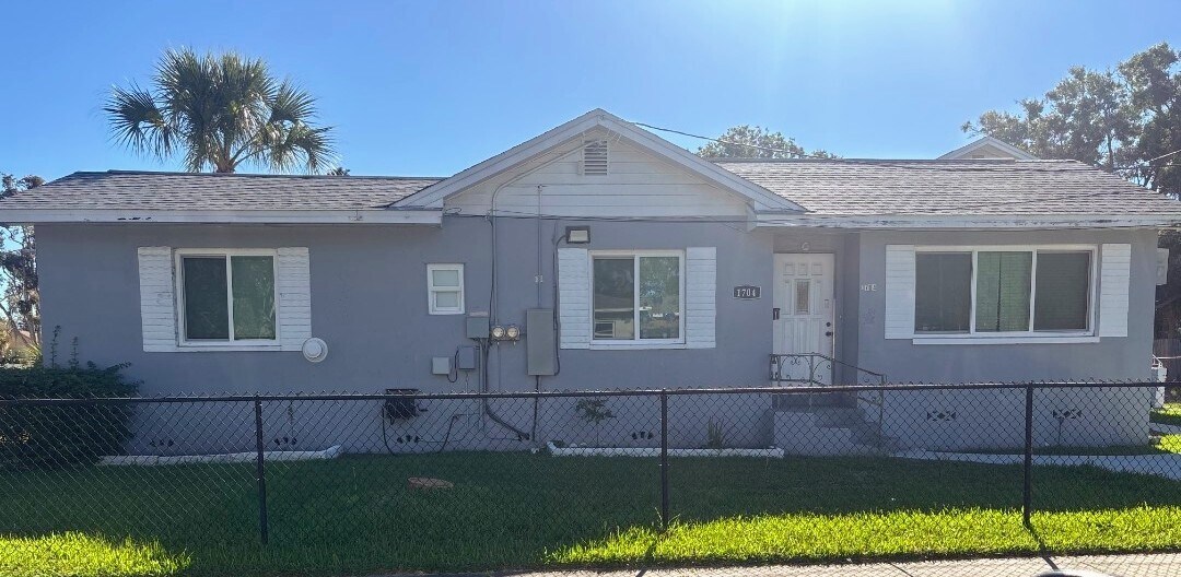 1704 Freeman St S, Unit #1 in St. Petersburg, FL - Building Photo