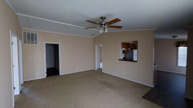 329 E Lime St in Portales, NM - Building Photo - Building Photo