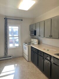 211 Pershing Ave N photo'