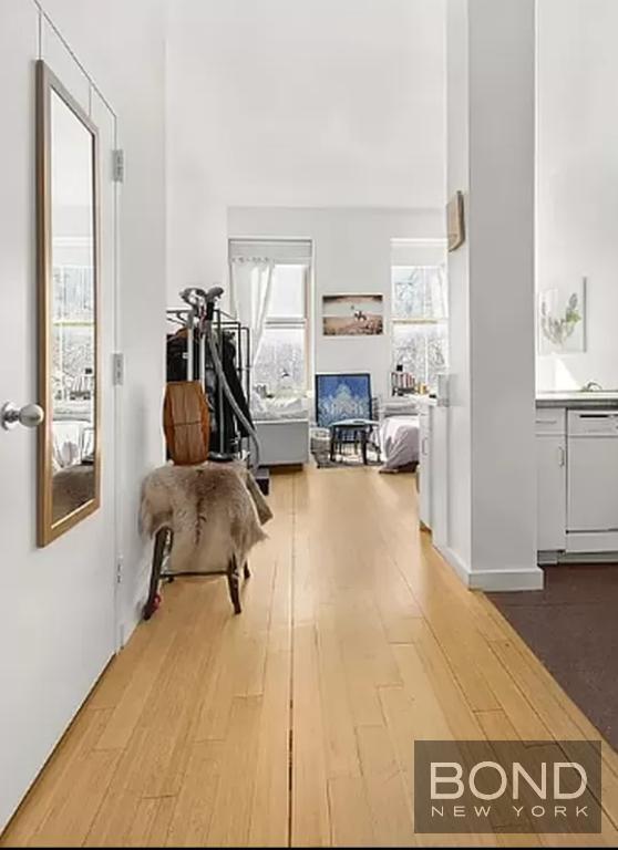 19 St Marks Pl in New York, NY - Building Photo - Building Photo